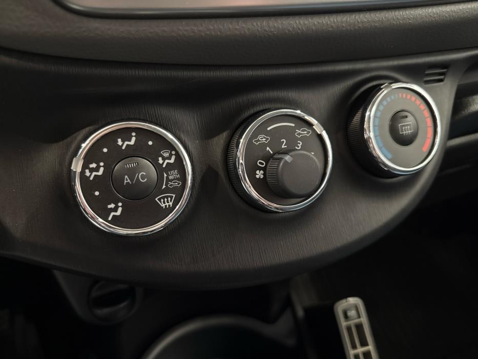 TOYOTA Yaris 2013