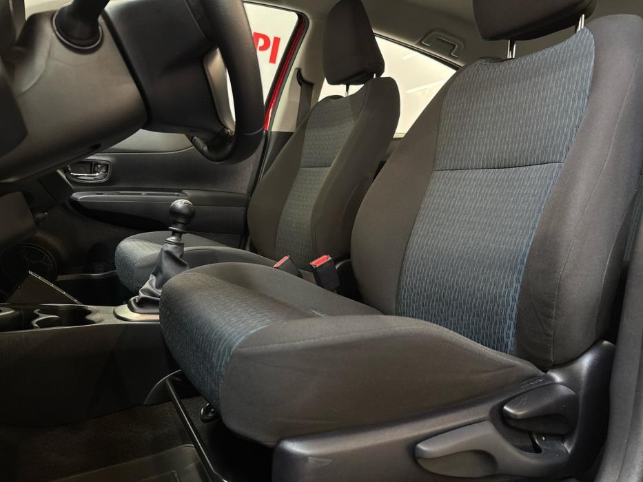 TOYOTA Yaris 2013
