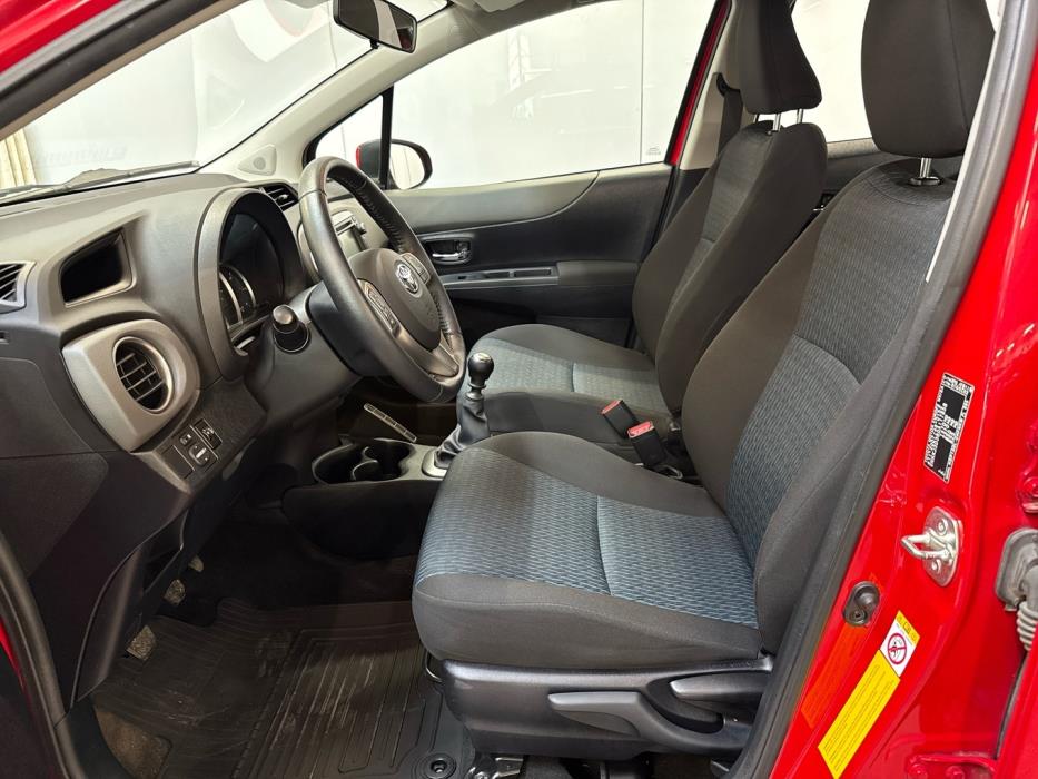 TOYOTA Yaris 2013