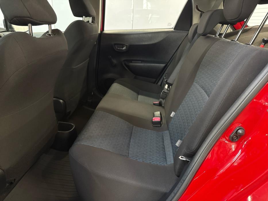 TOYOTA Yaris 2013