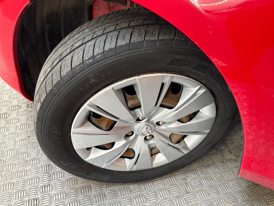 TOYOTA Yaris 2013