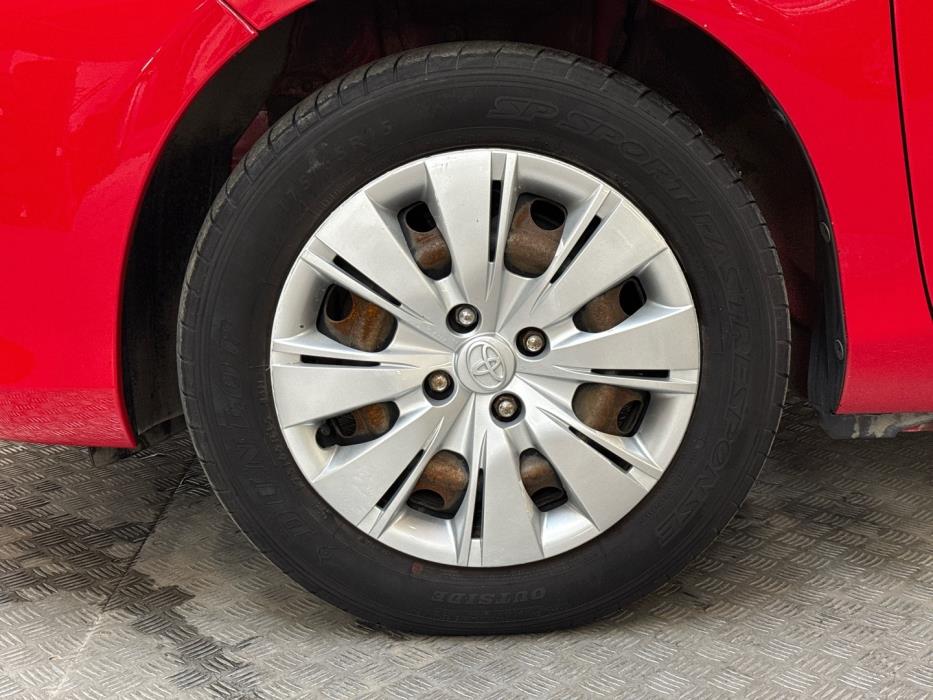 TOYOTA Yaris 2013