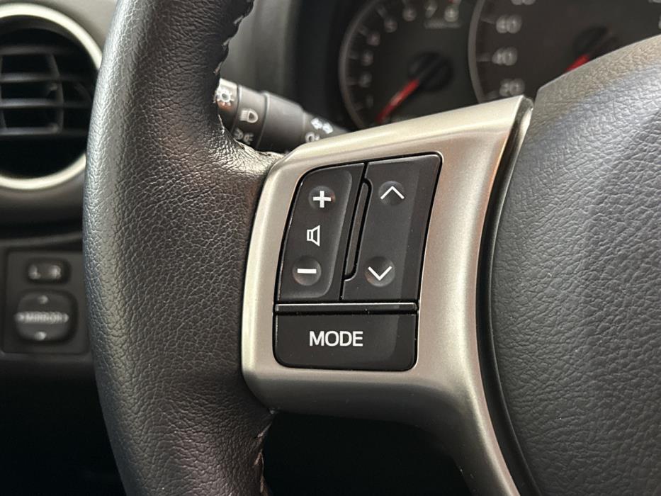 TOYOTA Yaris 2013
