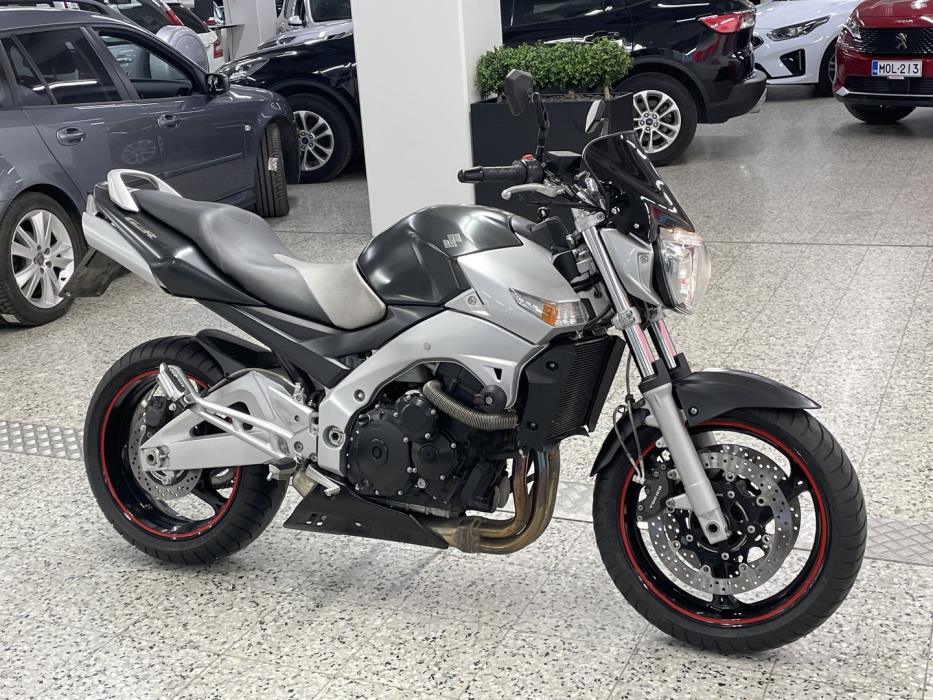 SUZUKI GSR 2008