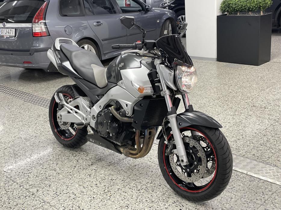 SUZUKI GSR 2008