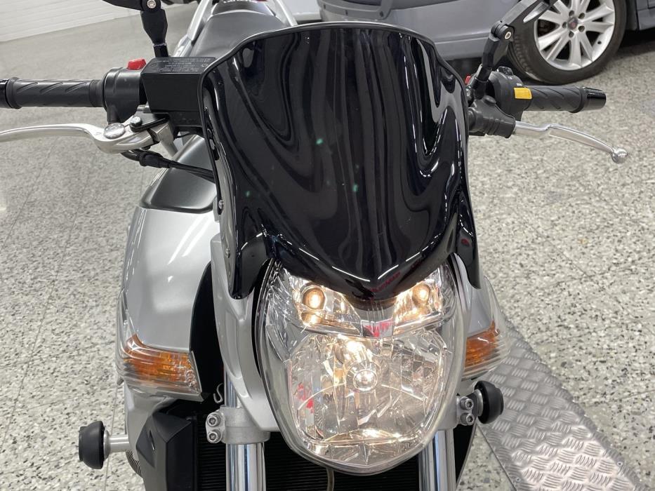 SUZUKI GSR 2008