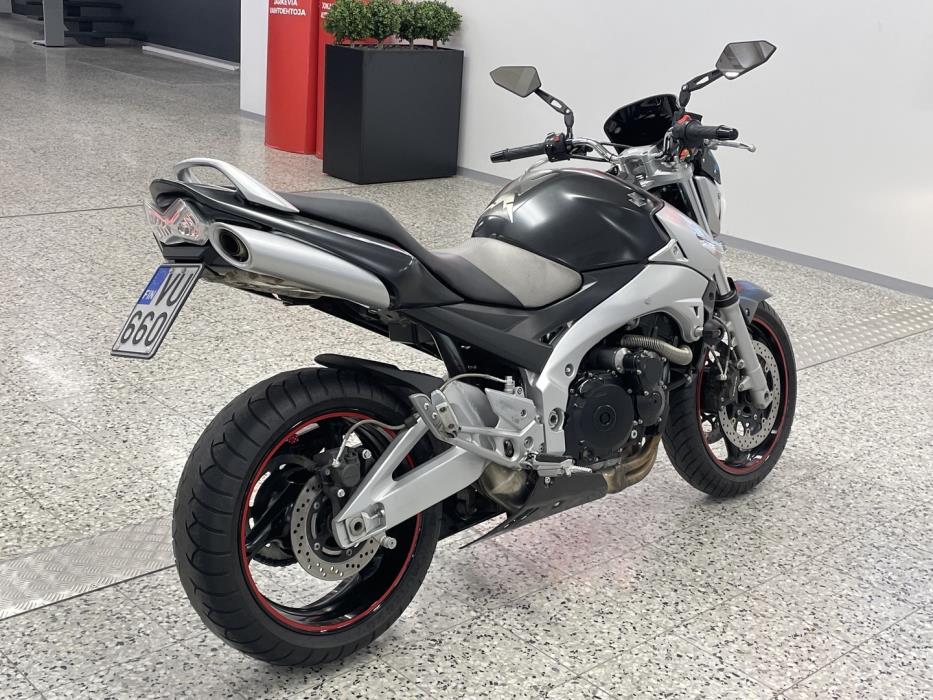 SUZUKI GSR 2008