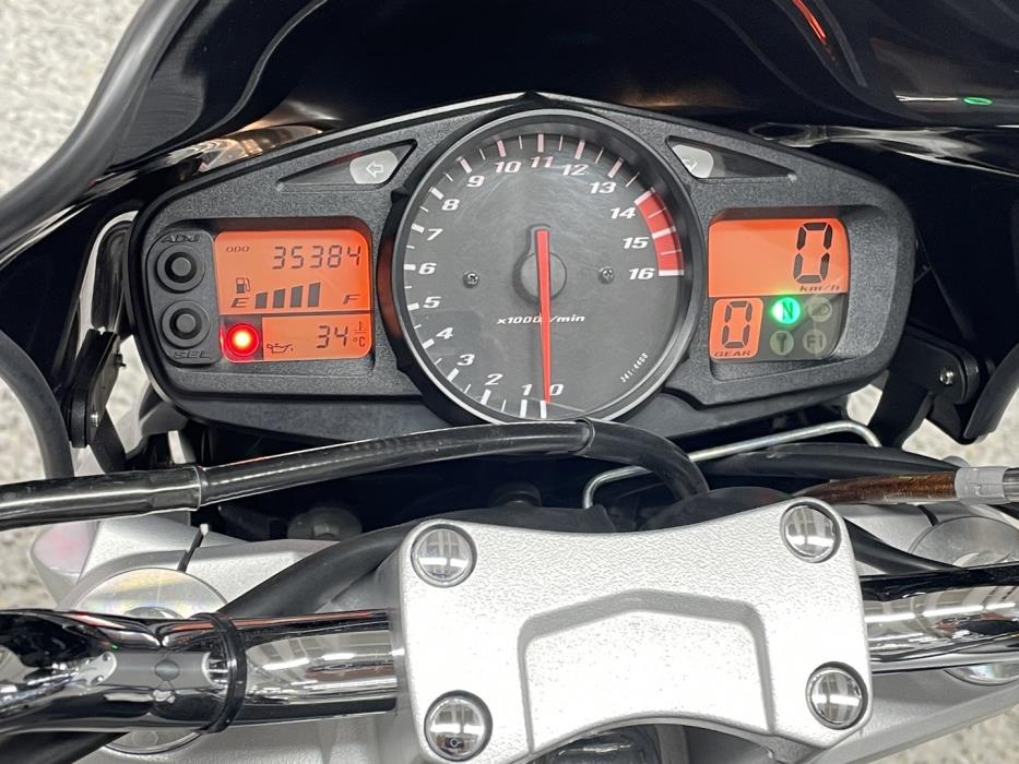 SUZUKI GSR 2008