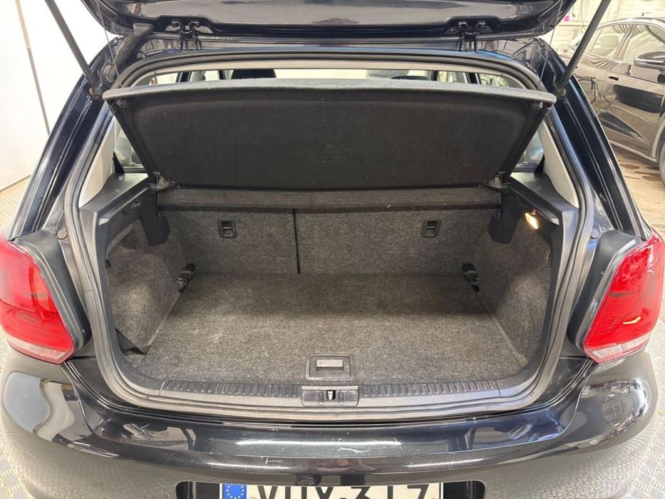 VOLKSWAGEN Polo 2012