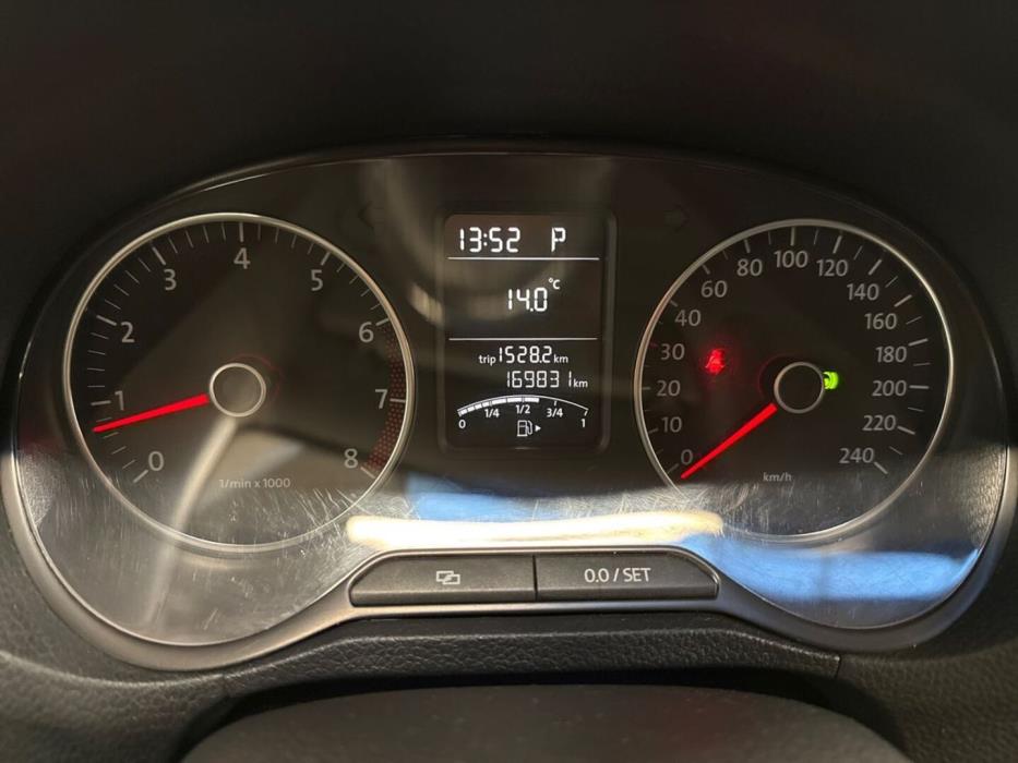VOLKSWAGEN Polo 2012
