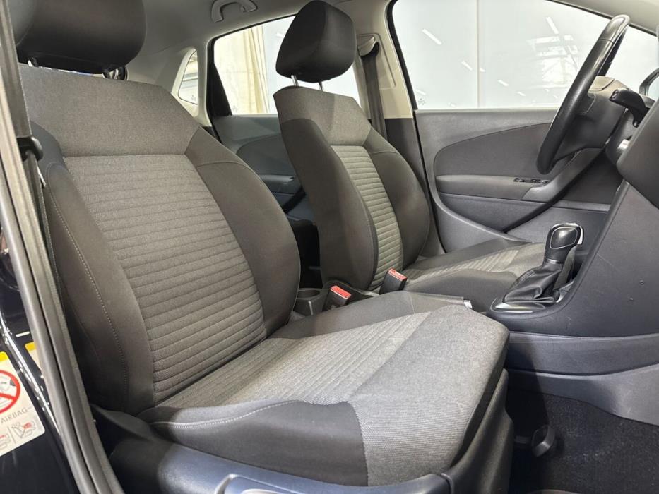 VOLKSWAGEN Polo 2012