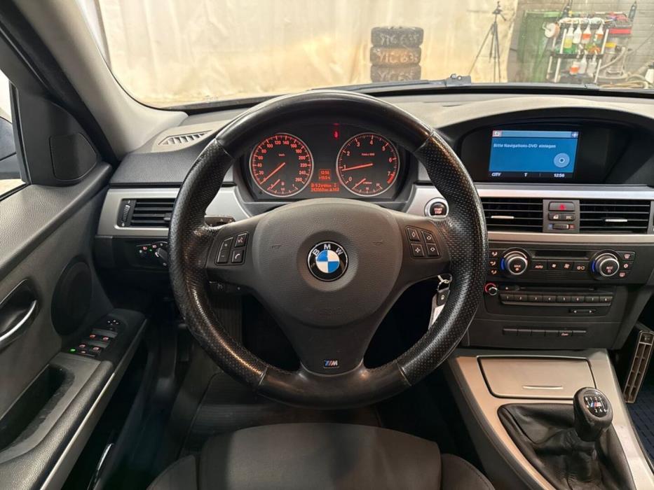 BMW 320 2008