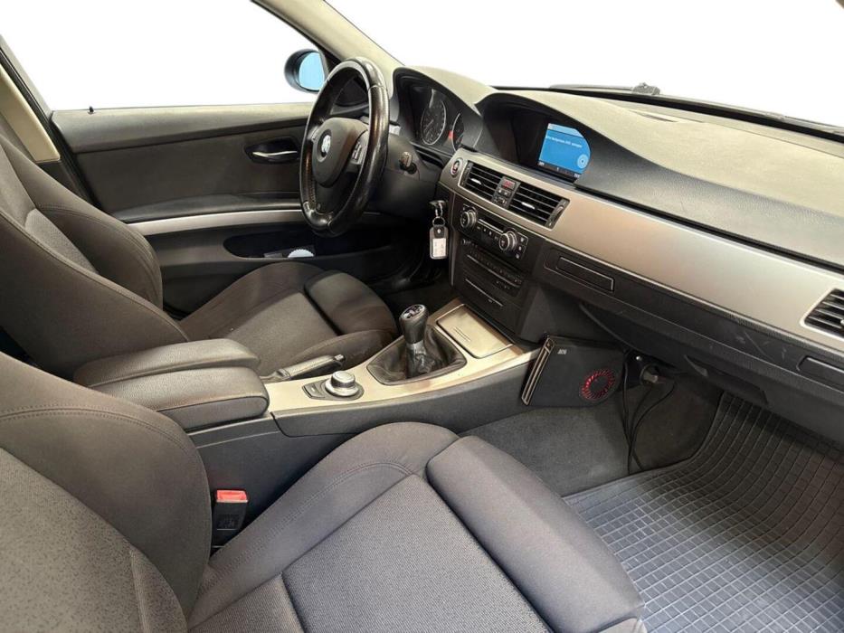 BMW 320 2008