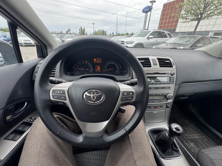 TOYOTA Avensis 2011