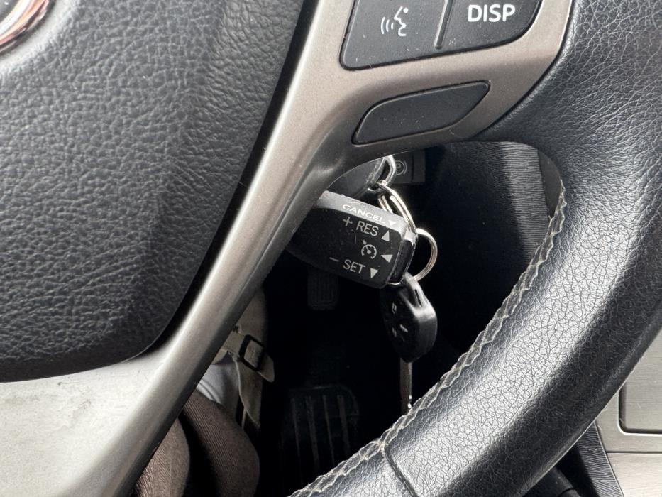 TOYOTA Avensis 2011