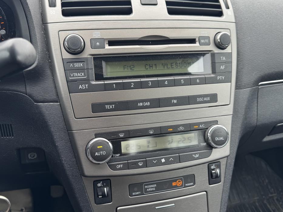 TOYOTA Avensis 2011
