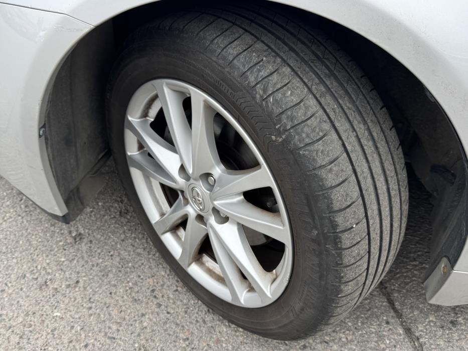 TOYOTA Avensis 2011