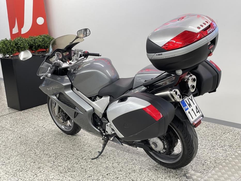 HONDA VFR 2008