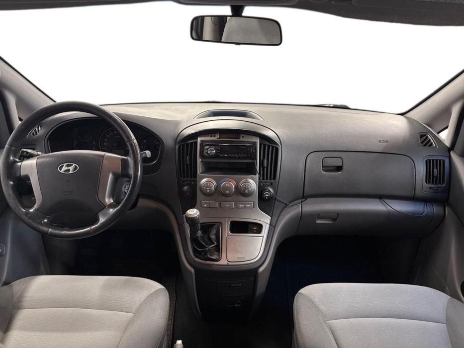 HYUNDAI H-1 2010