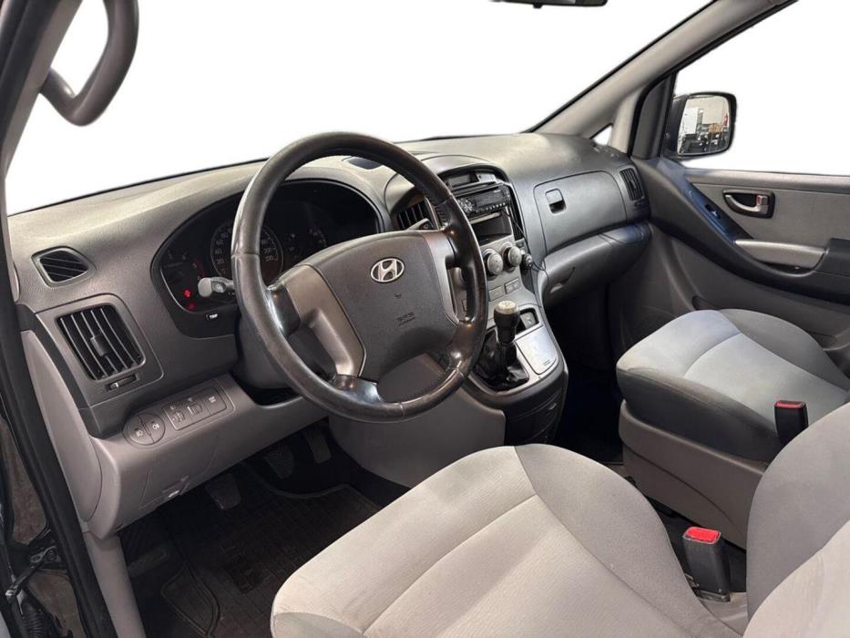 HYUNDAI H-1 2010