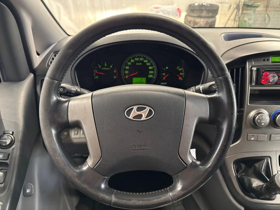 HYUNDAI H-1 2010