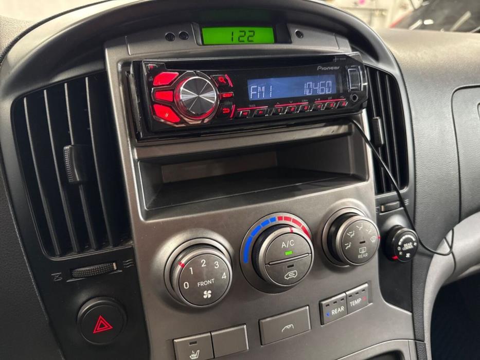 HYUNDAI H-1 2010