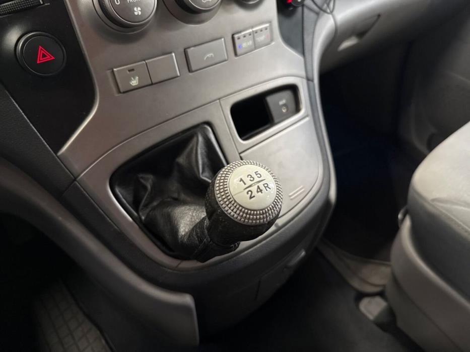 HYUNDAI H-1 2010
