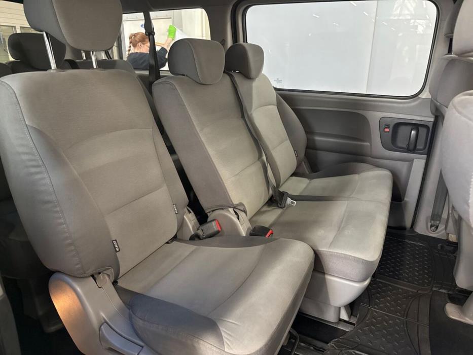 HYUNDAI H-1 2010