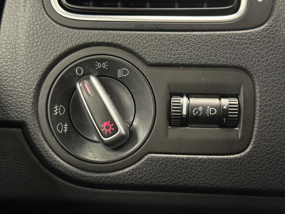 VOLKSWAGEN Polo 2012
