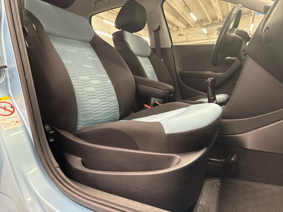 VOLKSWAGEN Polo 2012