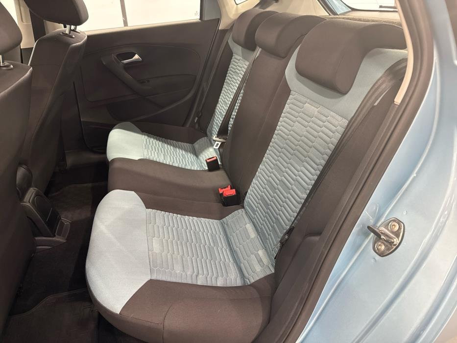 VOLKSWAGEN Polo 2012