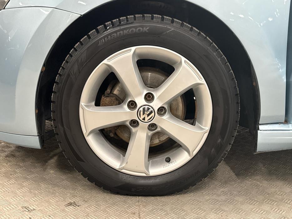 VOLKSWAGEN Polo 2012