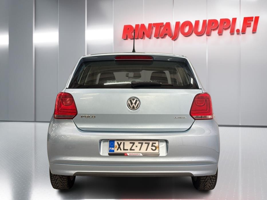 VOLKSWAGEN Polo 2012