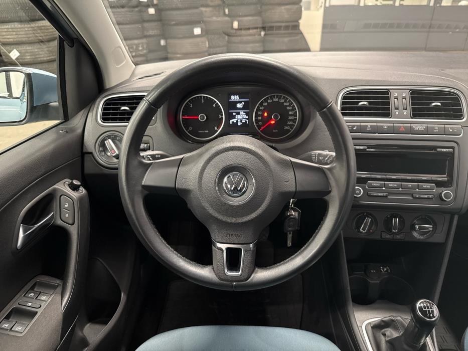 VOLKSWAGEN Polo 2012