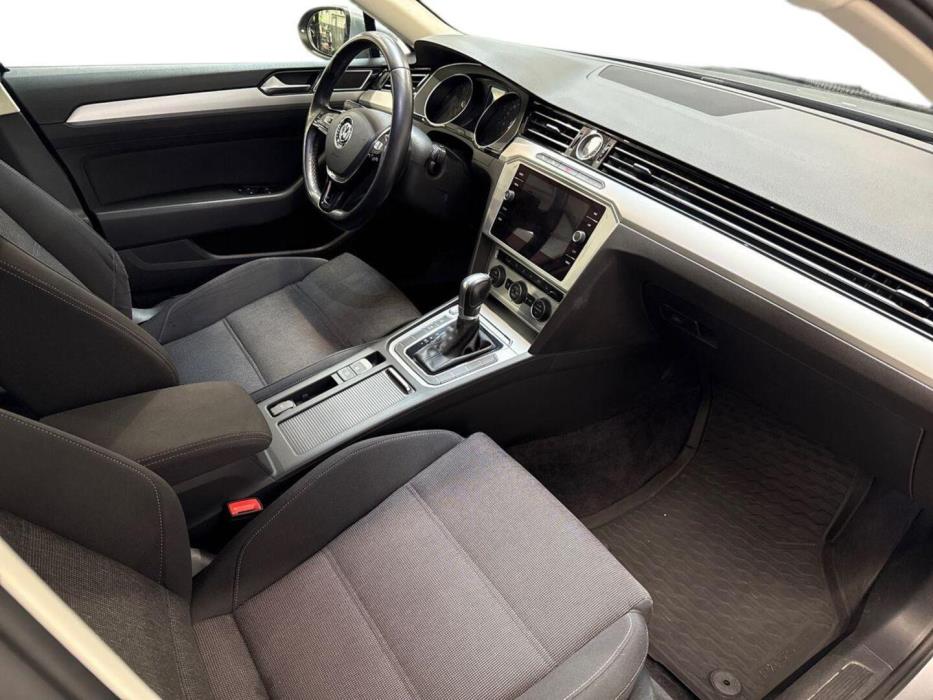 VOLKSWAGEN Passat 2018