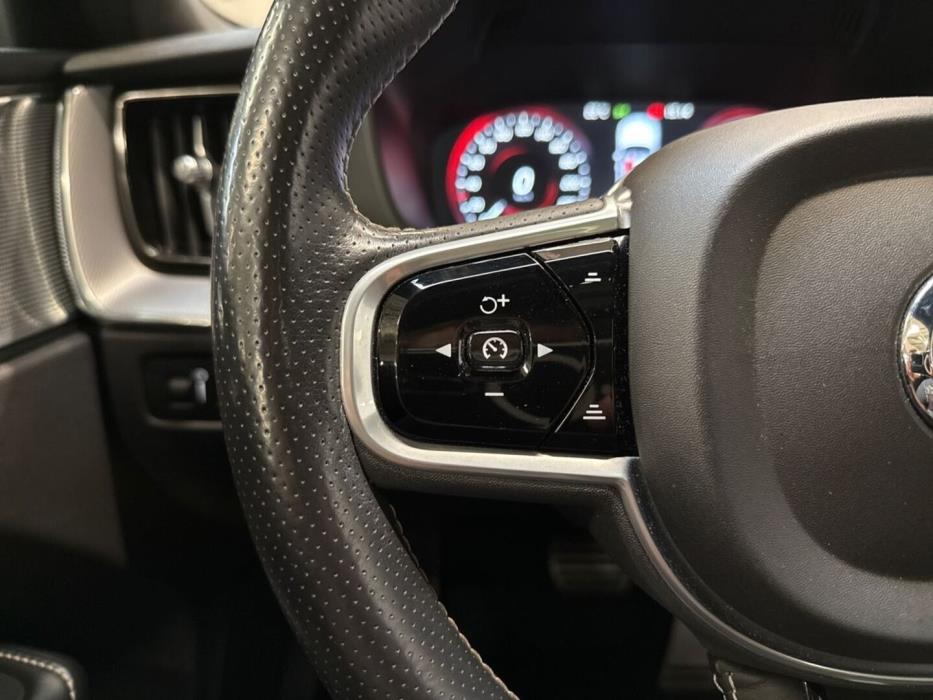 VOLVO XC60 2018
