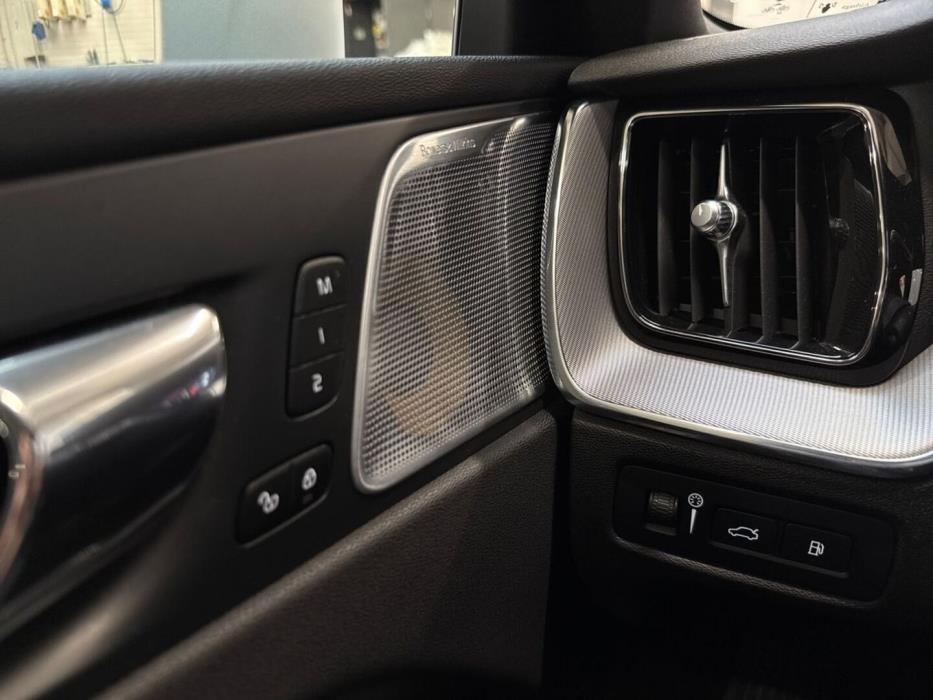 VOLVO XC60 2018