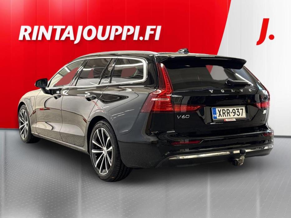VOLVO V60 2023