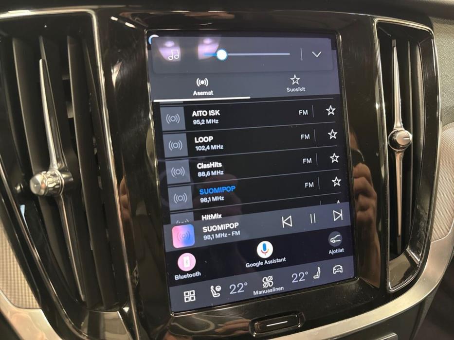 VOLVO V60 2023