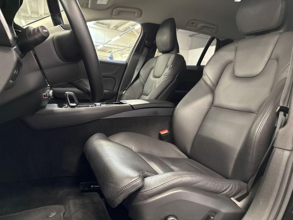 VOLVO V60 2023