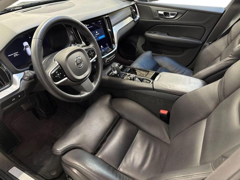 VOLVO V60 2023