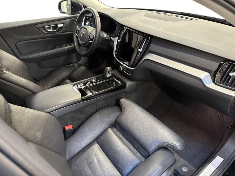 VOLVO V60 2023