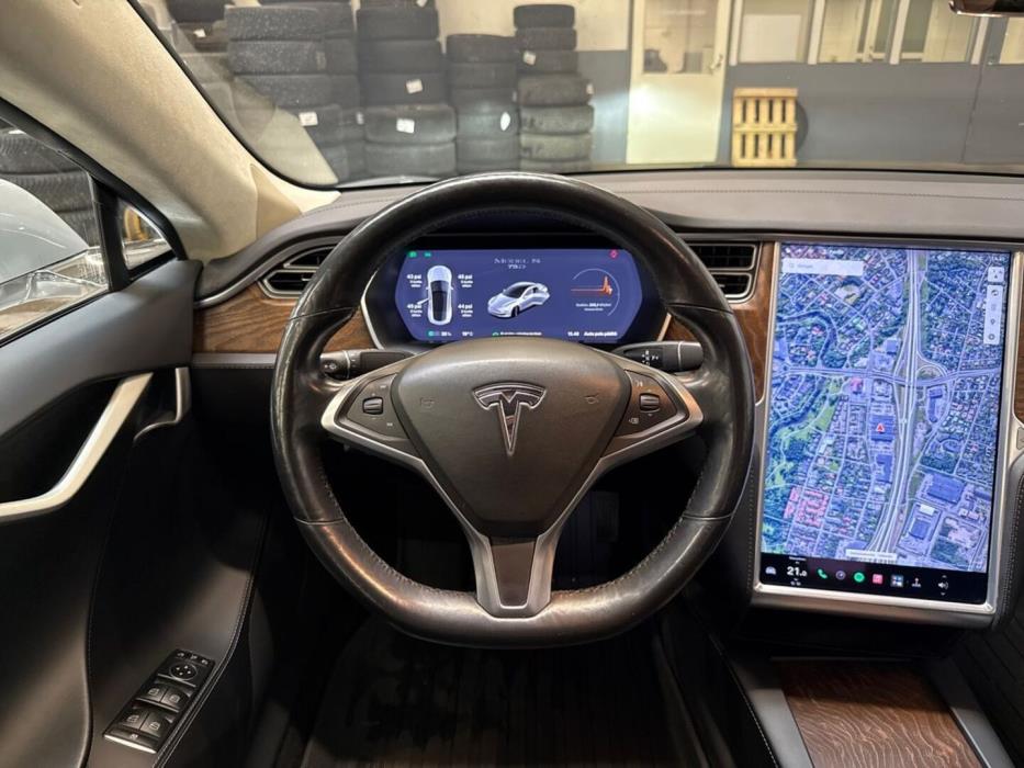 TESLA Model S 2018
