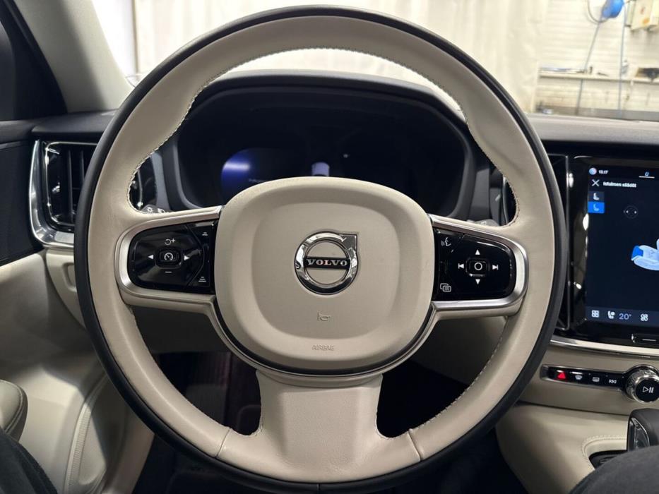 VOLVO V60 2024