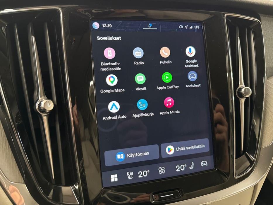 VOLVO V60 2024