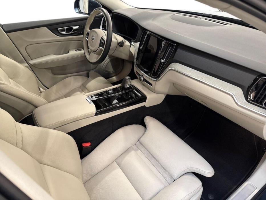 VOLVO V60 2024