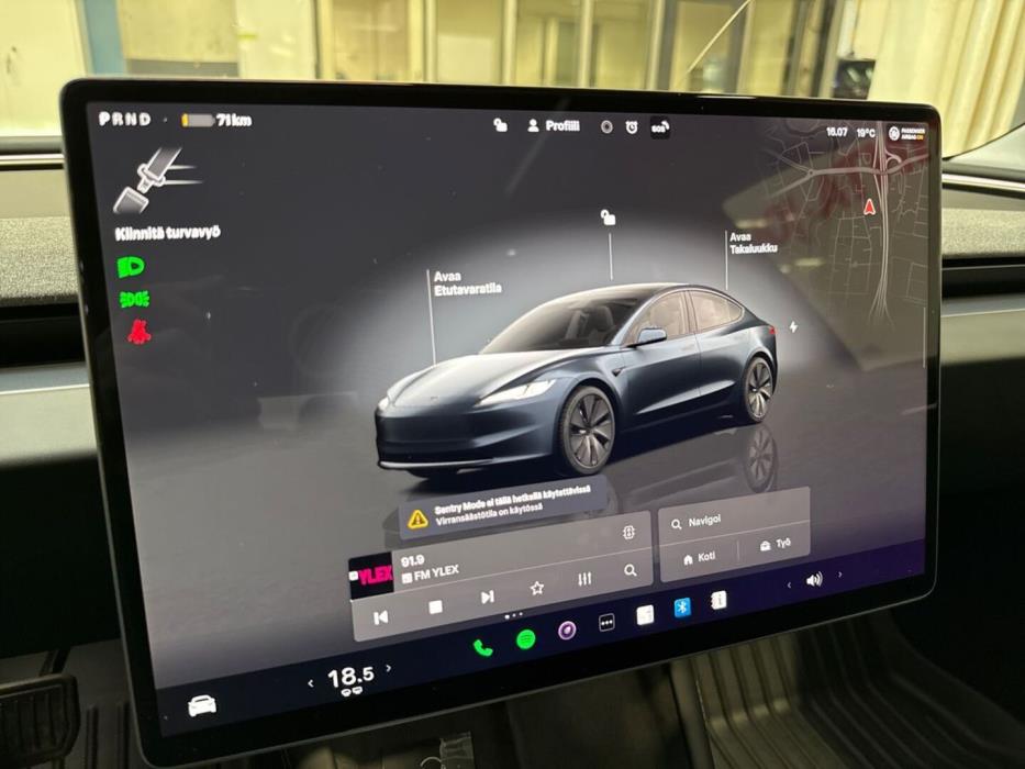 TESLA Model 3 2024