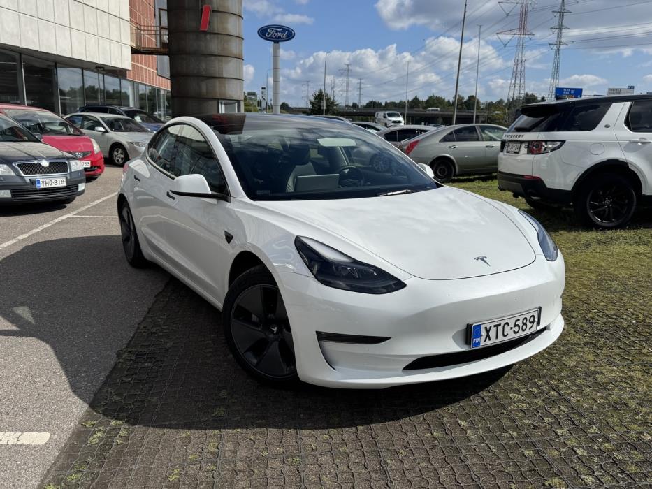 TESLA Model 3 2021