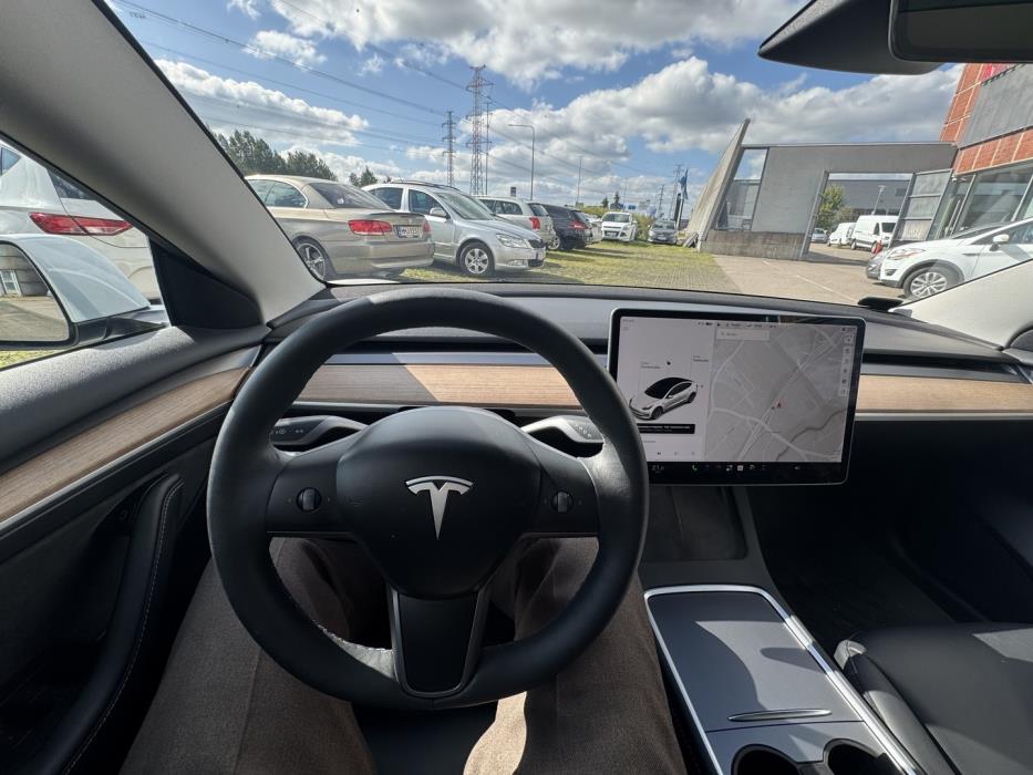 TESLA Model 3 2021