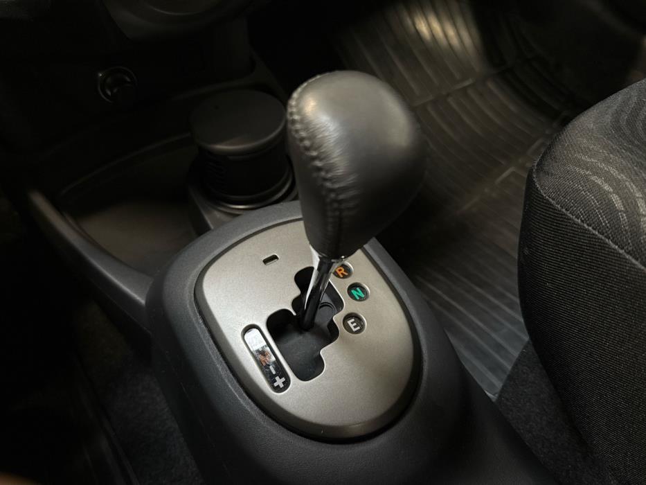 TOYOTA Yaris 2010